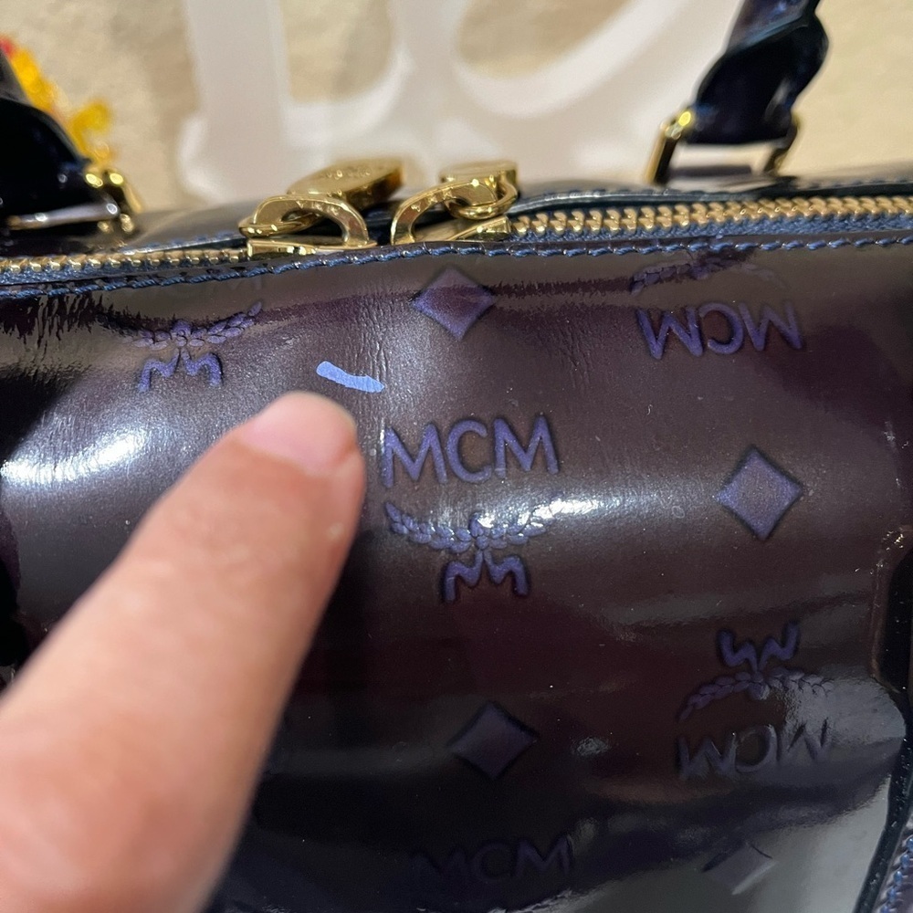 MCM PATENT ENAMEL MONOGRAM BAG WITH POUCH - Picture 12 of 16